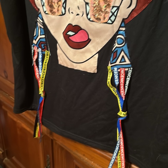 Adorable and Edgy ladies size L tshirt dress with decorative lady - Picture 3 of 7